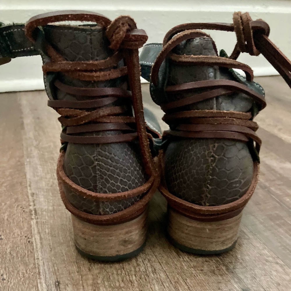 Freebird grey and burgundy Marlon size 8.